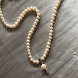 Pearl choker style necklace